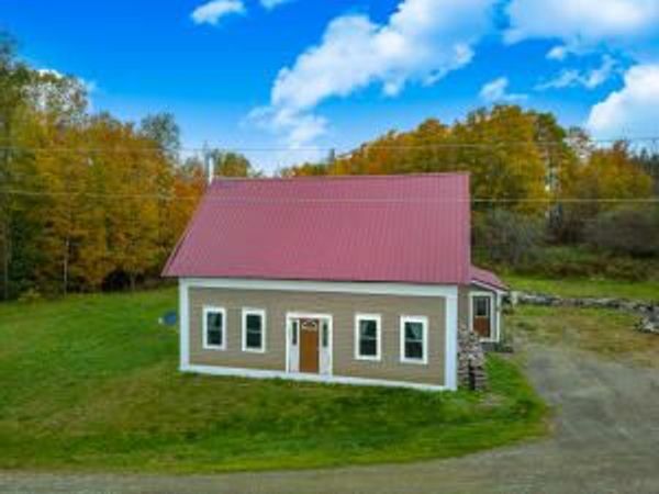 979 US Route 1 , Amity, ME 04471