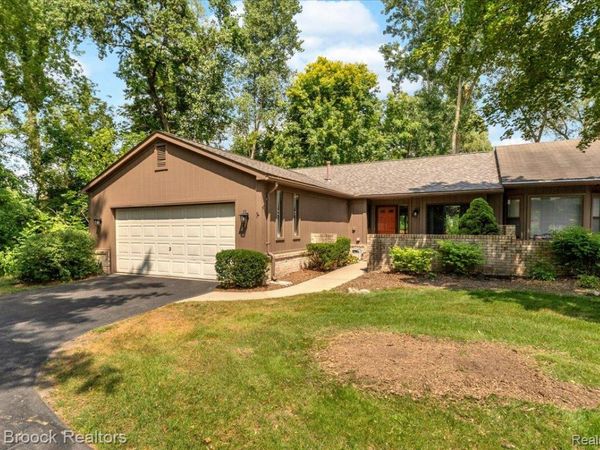 1032 Oak Pointe Drive , Waterford Township, Mi 48327