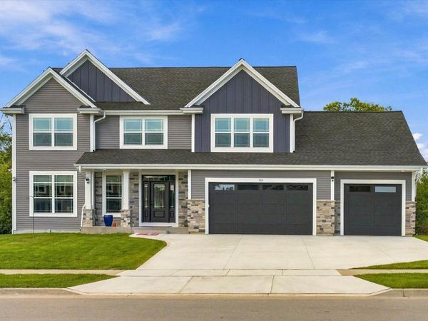 935 Kohlwey DRIVE, Grafton, WI 53024