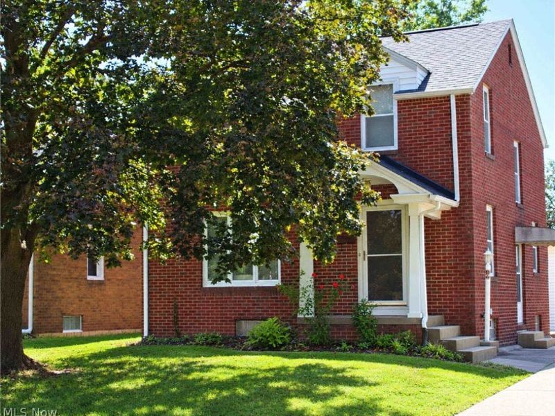 924 Spangler Road NE, Canton, OH 44714 Photo 1