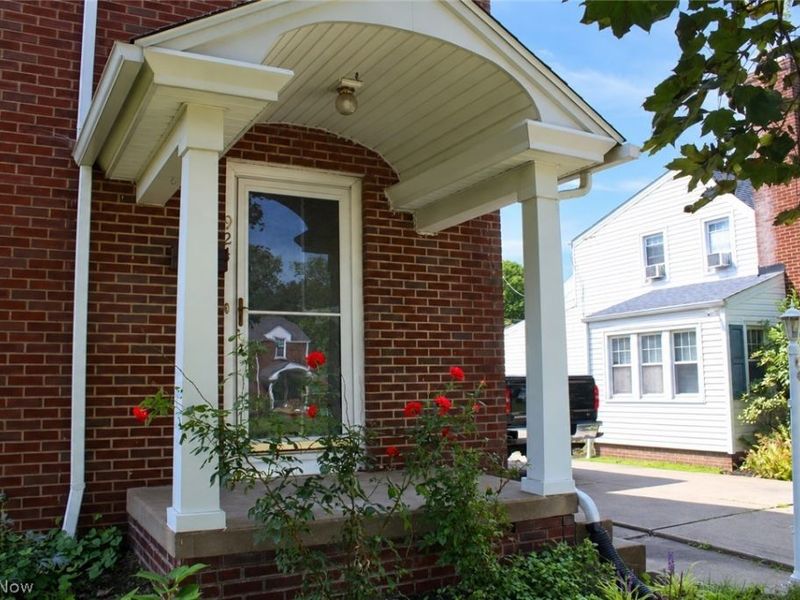 924 Spangler Road NE, Canton, OH 44714 Photo 2