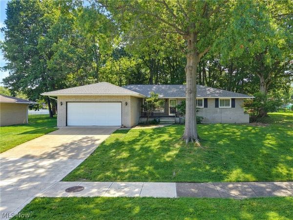 1780 E Parkhaven Drive , Seven Hills, OH 44131
