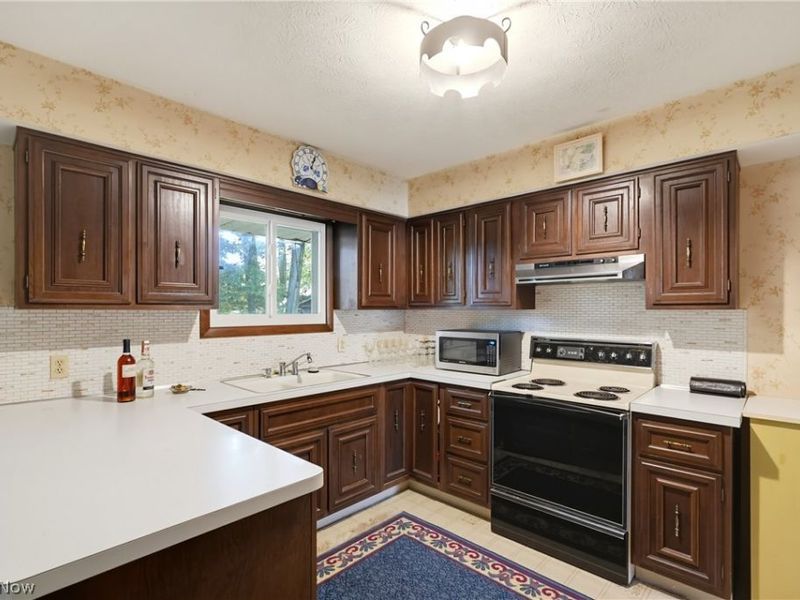 1780 E Parkhaven Drive, Seven Hills, OH 44131 Photo 13