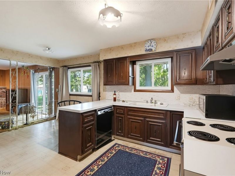 1780 E Parkhaven Drive, Seven Hills, OH 44131 Photo 14