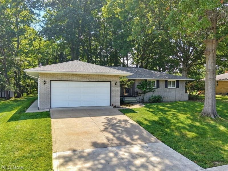 1780 E Parkhaven Drive, Seven Hills, OH 44131 Photo 2