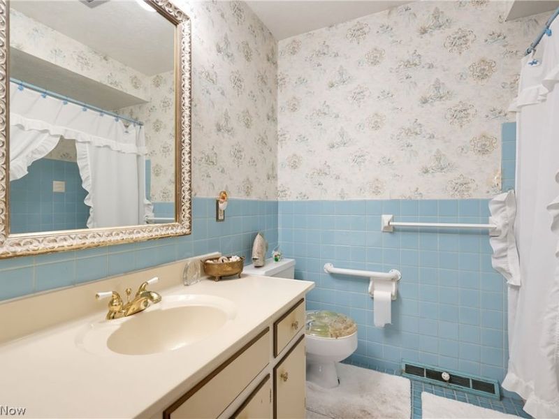 1780 E Parkhaven Drive, Seven Hills, OH 44131 Photo 22