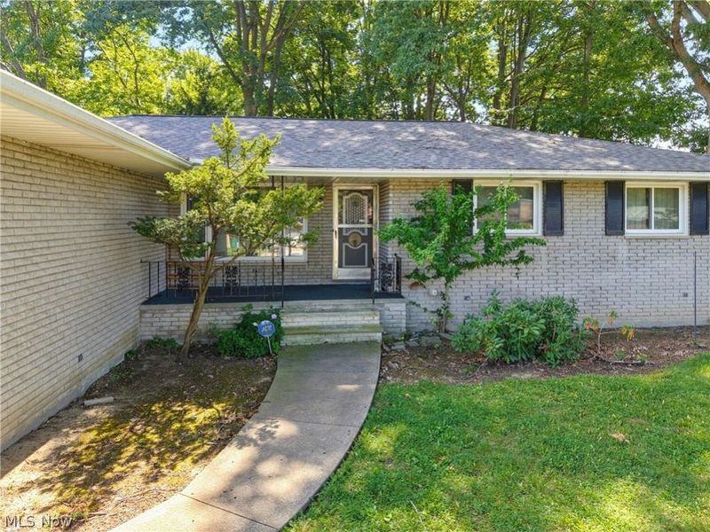 1780 E Parkhaven Drive, Seven Hills, OH 44131 Photo 3