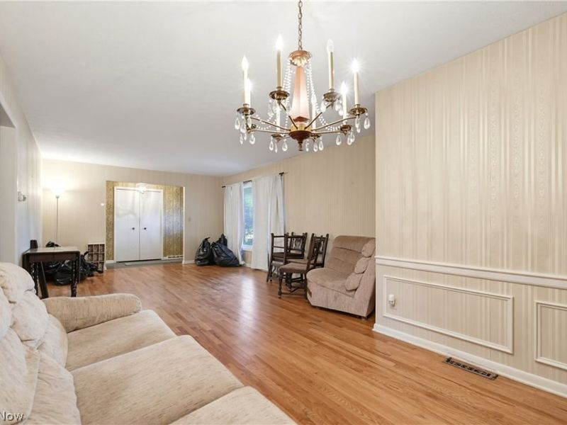 1780 E Parkhaven Drive, Seven Hills, OH 44131 Photo 8