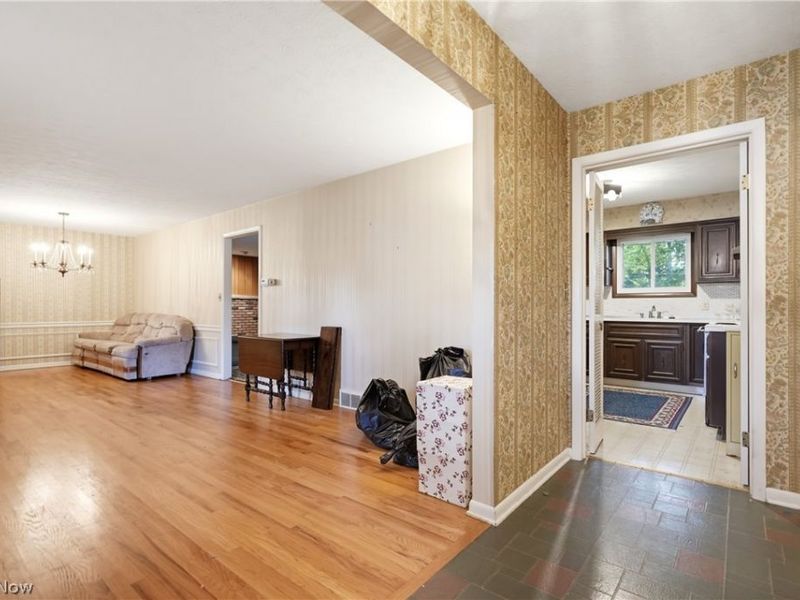 1780 E Parkhaven Drive, Seven Hills, OH 44131 Photo 9