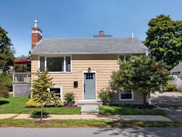 95 Winthrop St, Waltham, MA 02453