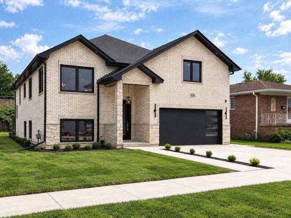 1039 North Avenue , Des Plaines, IL 60016