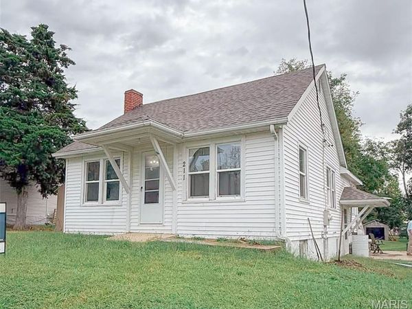 211 Blue Street , Milton, IL 62352