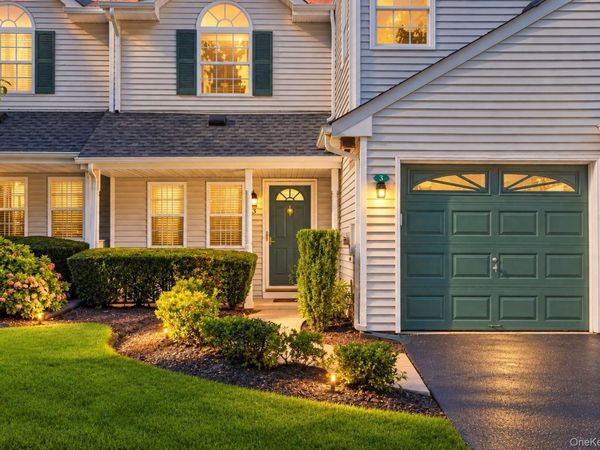 3 Plantation Drive , Hauppauge, NY 11788