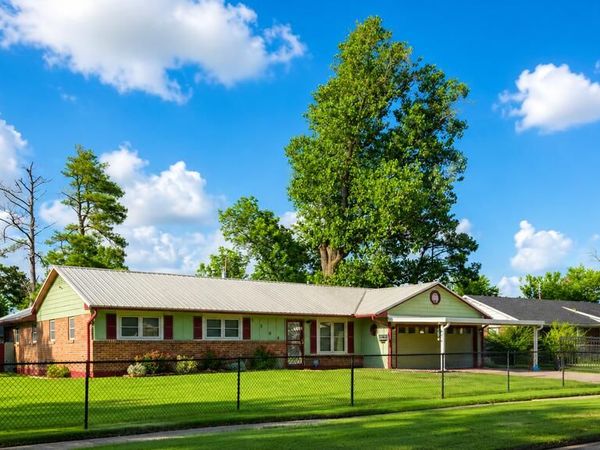 1500 E Barton Avenue, West Memphis, AR 72301