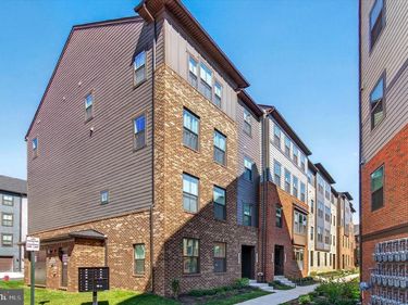 4373 BLACK TULIP WAY , Unit 241, CHANTILLY, VA 20151