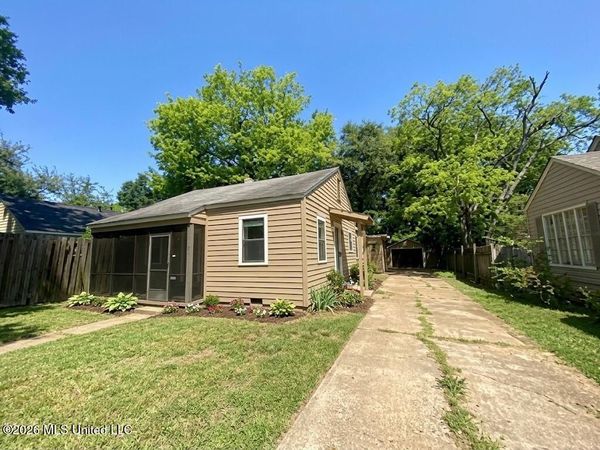 302 W Adams Avenue, Greenwood, MS 38930