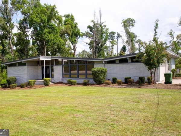 96 N Gill Street, Hazlehurst, GA 31539