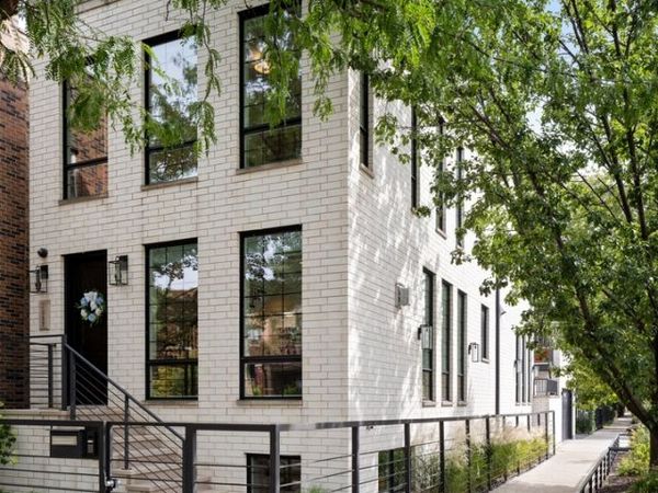 2057 N Oakley Avenue, Chicago, IL 60647