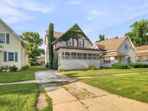 111 W Delaware Street , Dwight, IL 60420