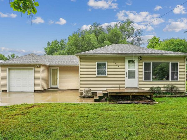 2634 Cedar Terrace Drive, Waterloo, IA 50701