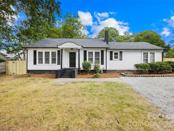 227 N Magnolia Street , Mooresville, NC 28115