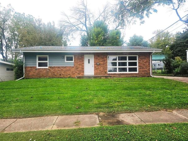 1915 11th Avenue, Marion, IA 52302