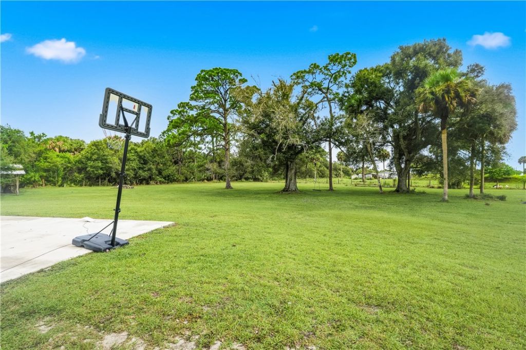 6045 21st Street Sw, Vero Beach, FL 32968 Photo
