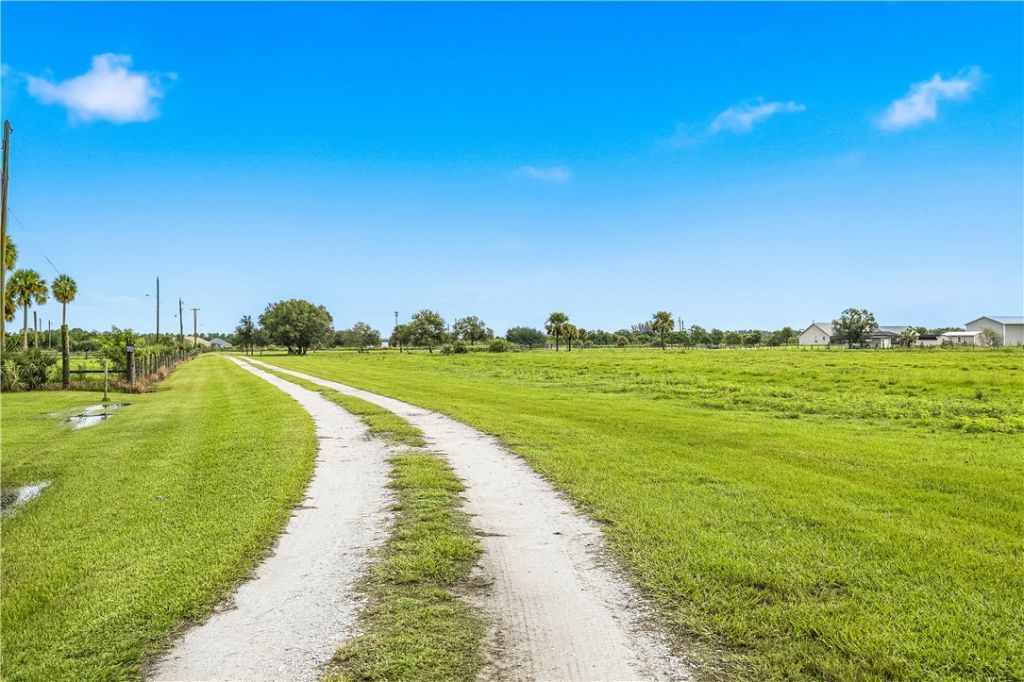 6045 21st Street Sw, Vero Beach, FL 32968 Photo