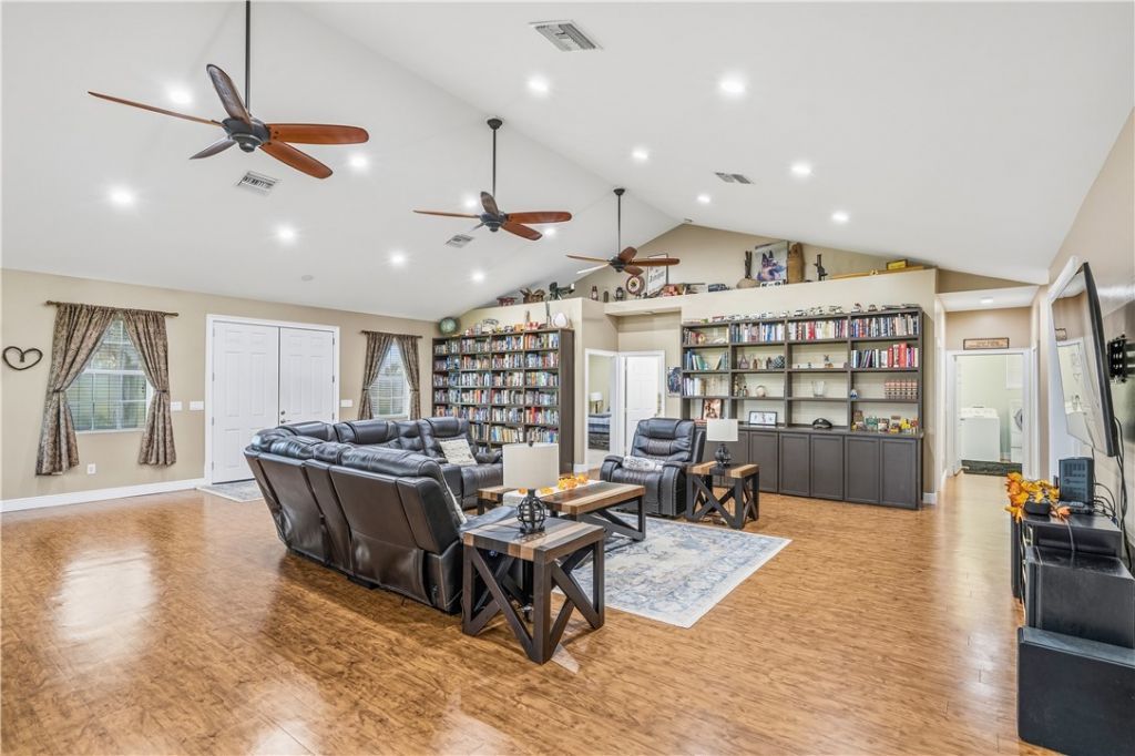 6045 21st Street Sw, Vero Beach, FL 32968 Photo