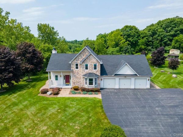 25 Rachell Rd, Pleasant Valley, NY 12569