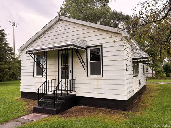 2254 E Bergin Avenue , Burton, Mi 48529
