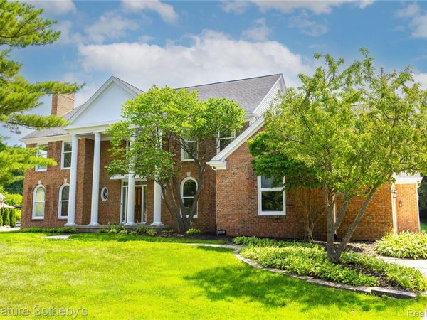 4866 Riverchase Drive , Troy, Mi 48098