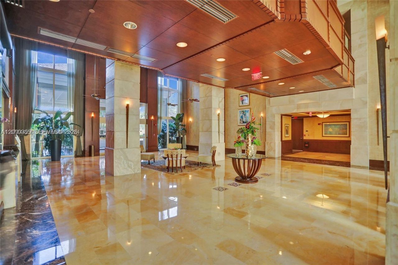 19501 W Country Club Dr , Unit 1006, Aventura, FL 33180 Photo