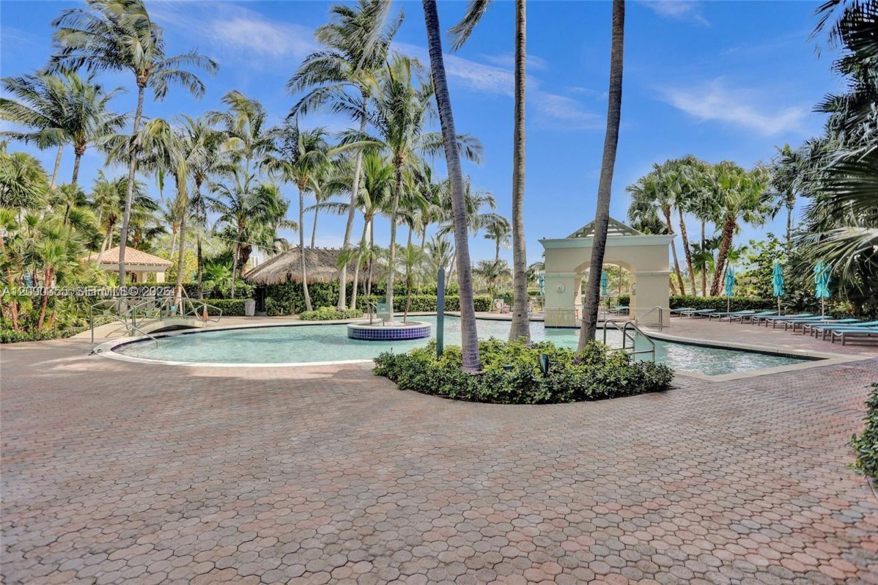 19501 W Country Club Dr , Unit 1006, Aventura, FL 33180 Photo