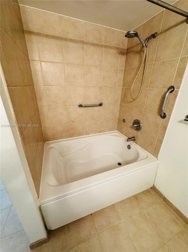 19501 W Country Club Dr , Unit 1006, Aventura, FL 33180 Photo