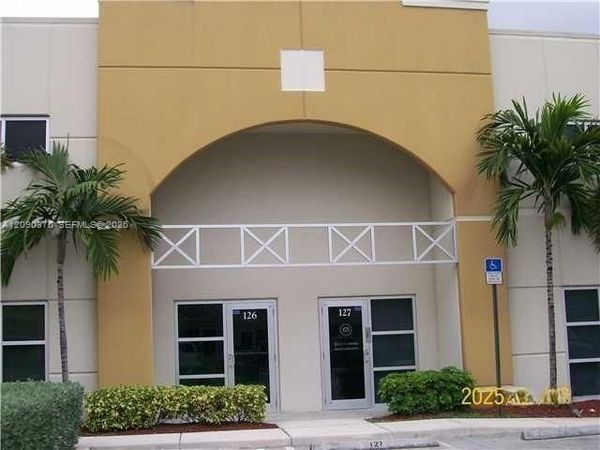 2051 NW 112th Ave, Unit 111, Sweetwater, FL 33172