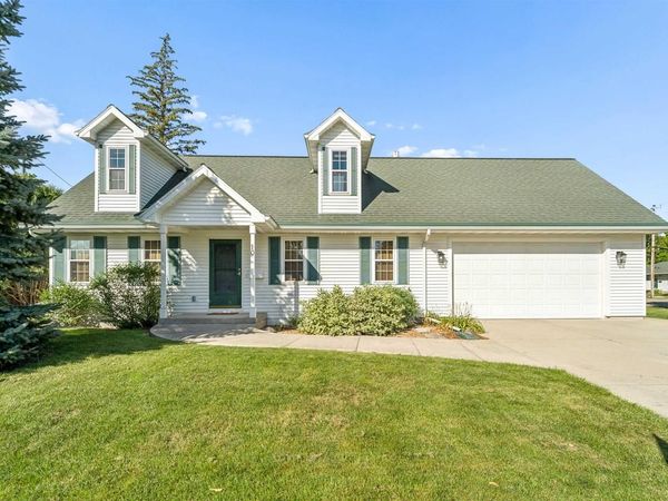 10 S ROYAL AVENUE, Fond Du Lac, WI 54935