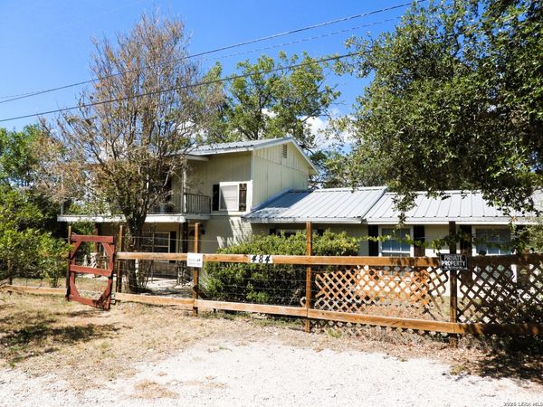 484 Avenue R, Lakehills, TX 78063
