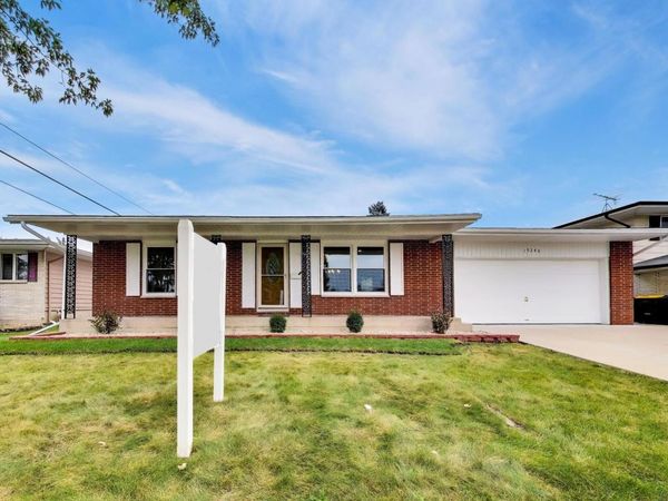 19246 Oakwood Avenue , Lansing, IL 60438