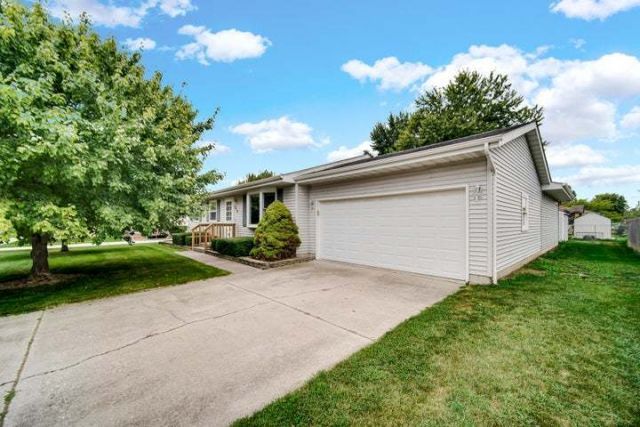 214 Locust Avenue S, Hebron, IN 46341 Main Photo