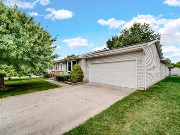 214 Locust Avenue S, Hebron, IN 46341