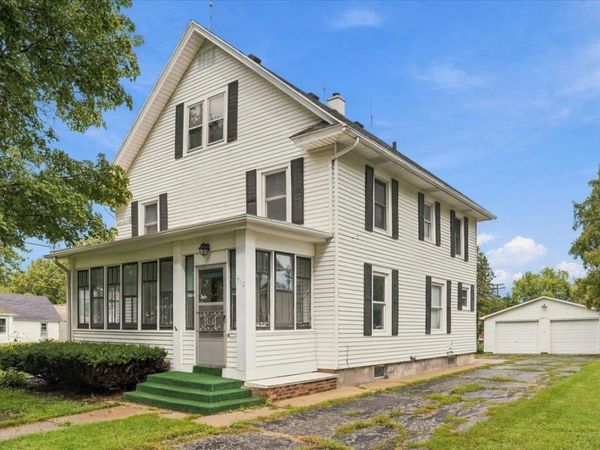 310 E Dixon Street , Polo, IL 61064
