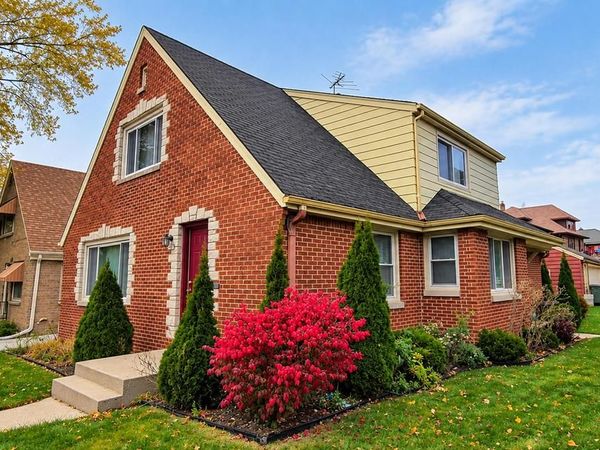2705 N Carlton PLACE, Milwaukee, WI 53210