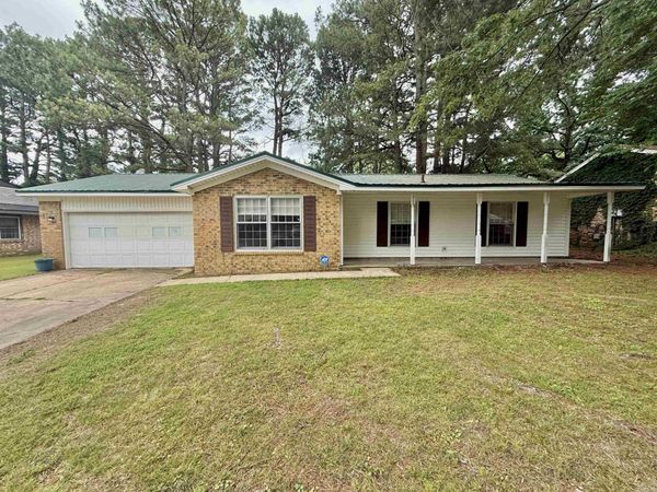 1705 Colonial Road, Jonesboro, AR 72401