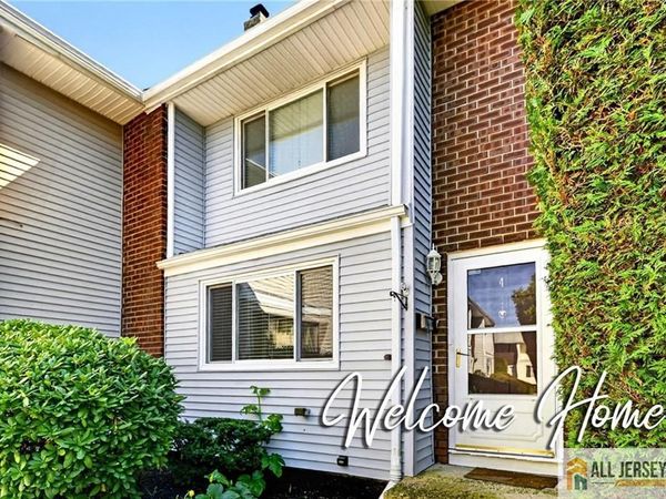 4 Quincy Circle, Dayton, NJ 08810