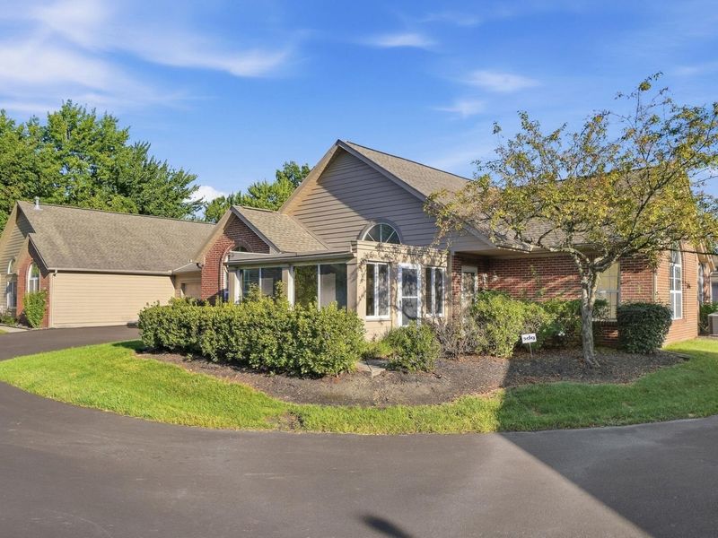 479 Mallet Place W, Unit 29, Gahanna, OH 43230 Photo 1