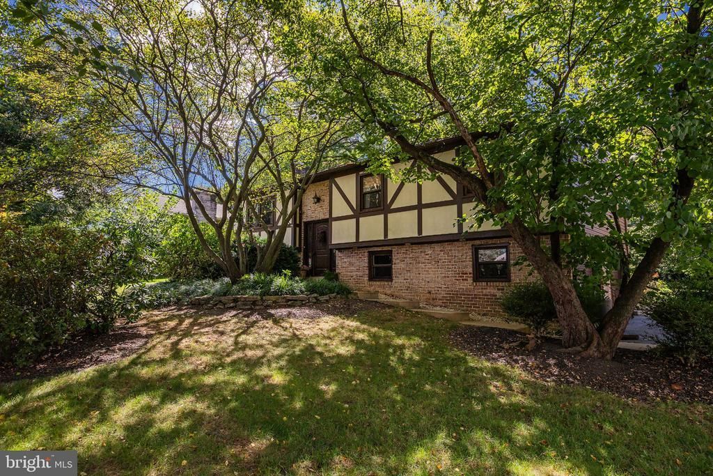 12 COUNTRY SIDE LANE , LEOLA, PA 17540