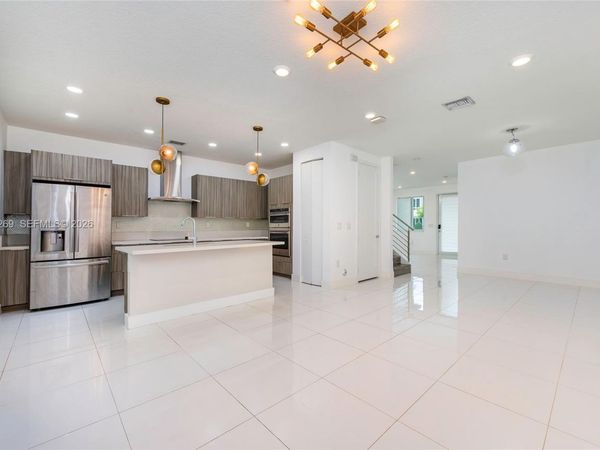 10365 NW 66th St , Doral, FL 33178