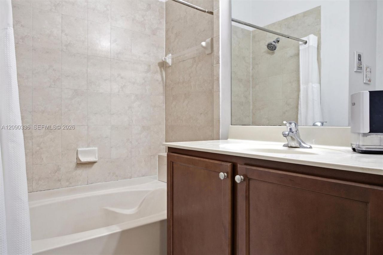 11605 NW 89th St, Unit 228, Doral, FL 33178 Photo