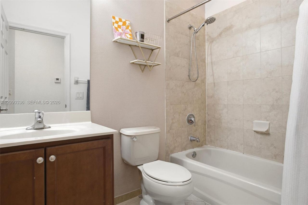 11605 NW 89th St, Unit 228, Doral, FL 33178 Photo